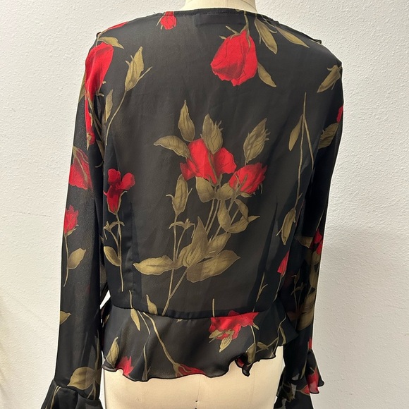 Gloria Vanderbilt Black and Red Ruffled Blouse - Picture 3 of 4